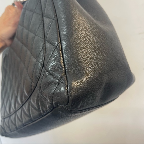 CHANEL GRAND SHOPPER BLACK CAVIAR LEATHER-PREOWNED - Picture 5 of 15